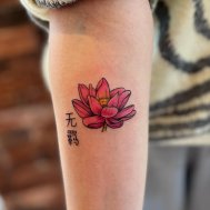 lotus çiçek dövmesi