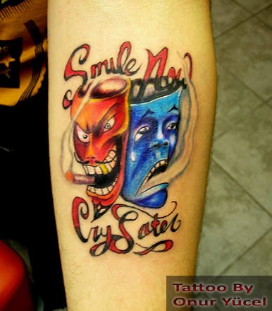 smile now cry later dövmesi