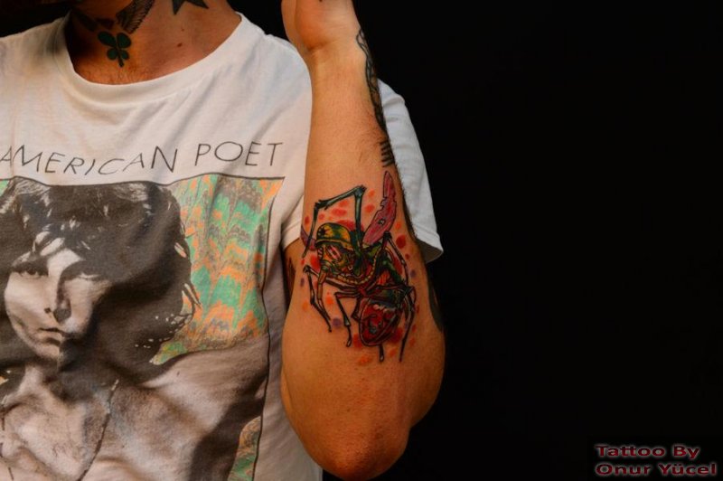 sivri sinek dövmesi