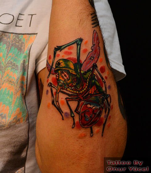 sivri sinek böcük dövmesi