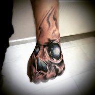 kurukafa el dövmesi skull hand tattoo
