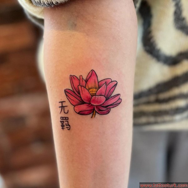 lotus çiçek dövmesi